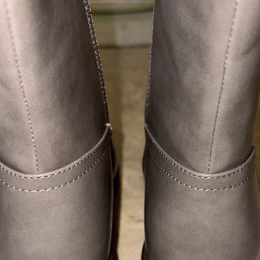 Dream Pairs size 9  Women's Grey Heeled Riding style Boots - Picture 7 of 13